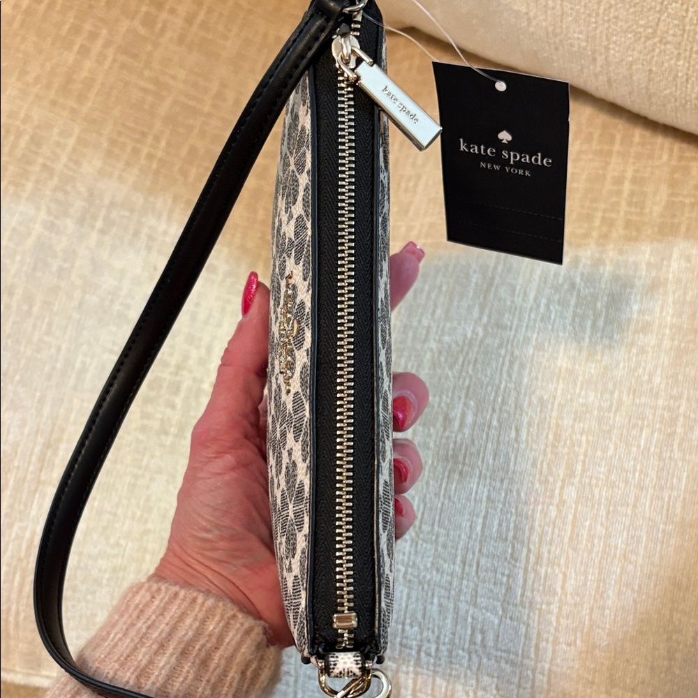 Kate Spade Black and Cream Clover Shoulder Bag - Picture 5 of 12